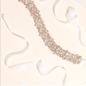 Blush-Rose Gold bridesmaid accessories. Chic! 🤍